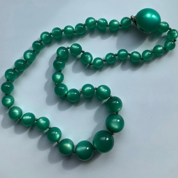 Midcentury Teal Grean Moonglow Thermoset Necklace - Picture 4 of 6